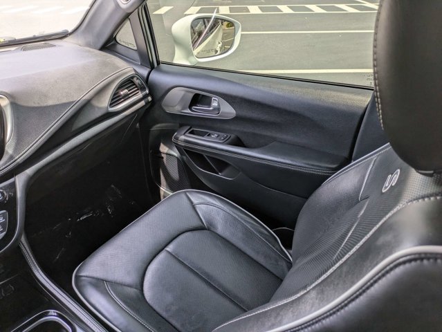 Used 2022 Chrysler Pacifica - photo 1