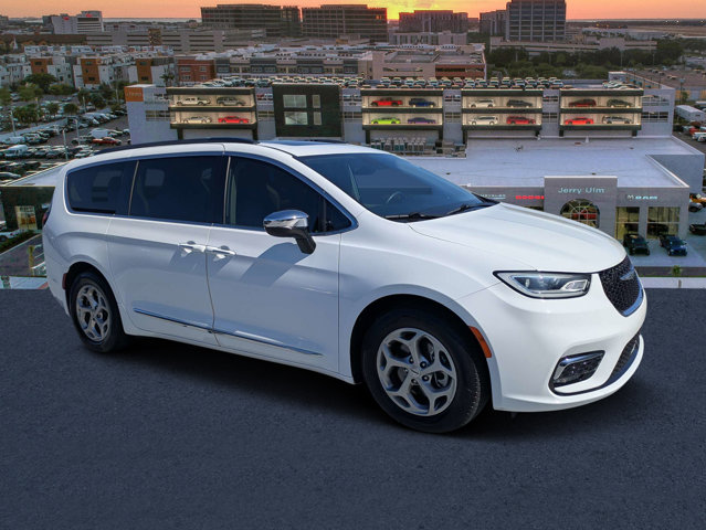 Used 2023 Chrysler Pacifica - photo 1