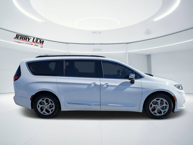 Used 2023 Chrysler Pacifica - photo 19