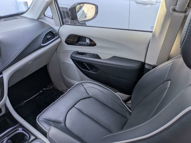 Used 2023 Chrysler Pacifica - photo 5