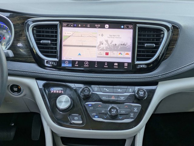 Used 2023 Chrysler Pacifica - photo 6