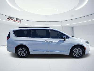 Used 2023 Chrysler Pacifica - photo 2