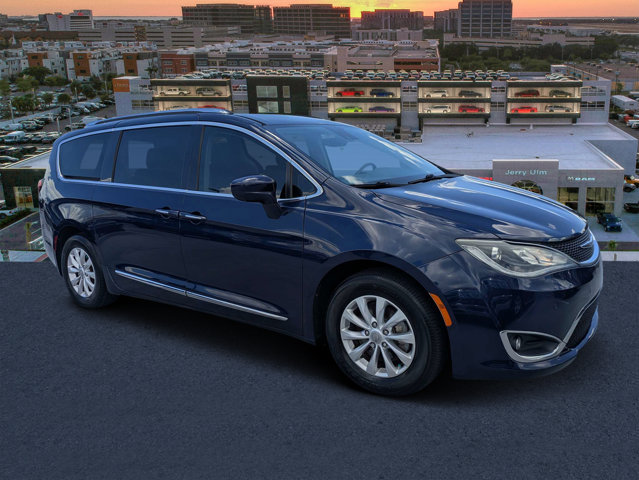 Used 2019 Chrysler Pacifica - photo 1