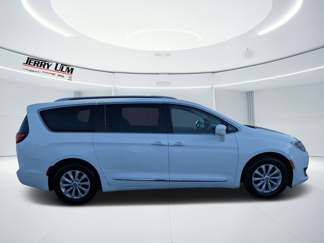 Used 2019 Chrysler Pacifica - photo 2