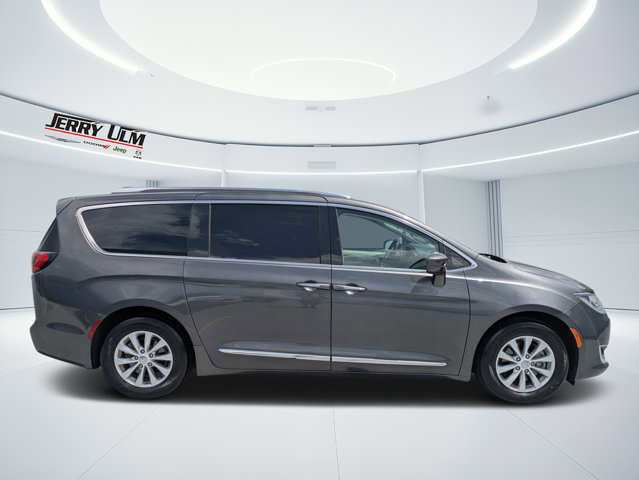 Used 2019 Chrysler Pacifica - photo 2