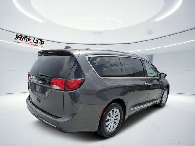 Used 2019 Chrysler Pacifica - photo 2