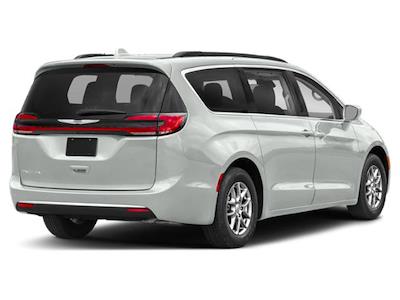 Used 2022 Chrysler Pacifica - photo 2