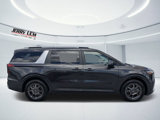 Used 2025 Kia Carnival - photo 2