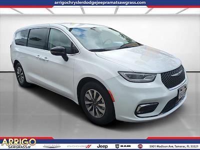 Used 2024 Chrysler Pacifica - photo 1