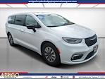 Used 2024 Chrysler Pacifica Select Minivan for sale #O153761 - photo 3