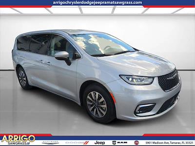 Used 2023 Chrysler Pacifica - photo 1