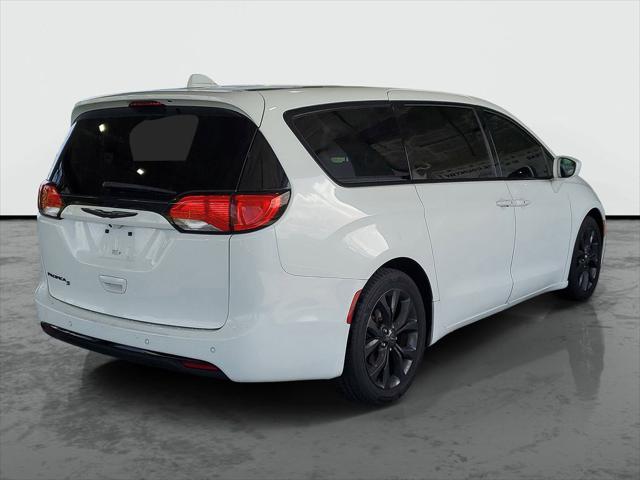 Used 2019 Chrysler Pacifica - photo 2
