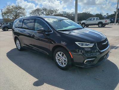 Used 2023 Chrysler Pacifica - photo 1