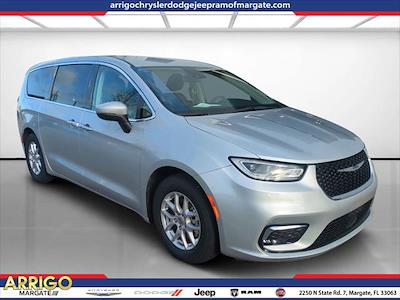 Used 2023 Chrysler Pacifica - photo 1