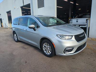 Used 2023 Chrysler Pacifica - photo 1