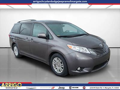Used 2015 Toyota Sienna - photo 1