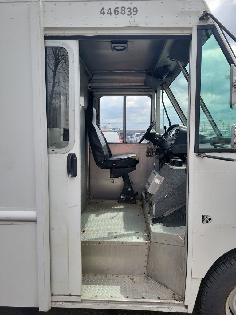 Used 2012 Ford E-350 - photo 13