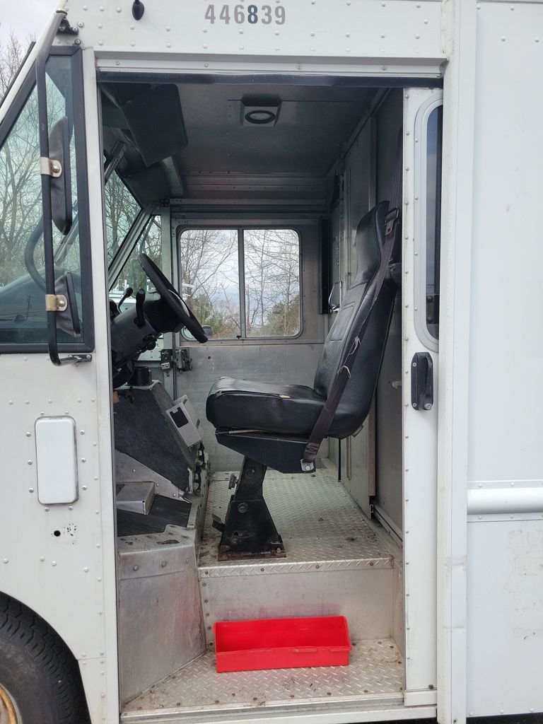 Used 2012 Ford E-350 - photo 18