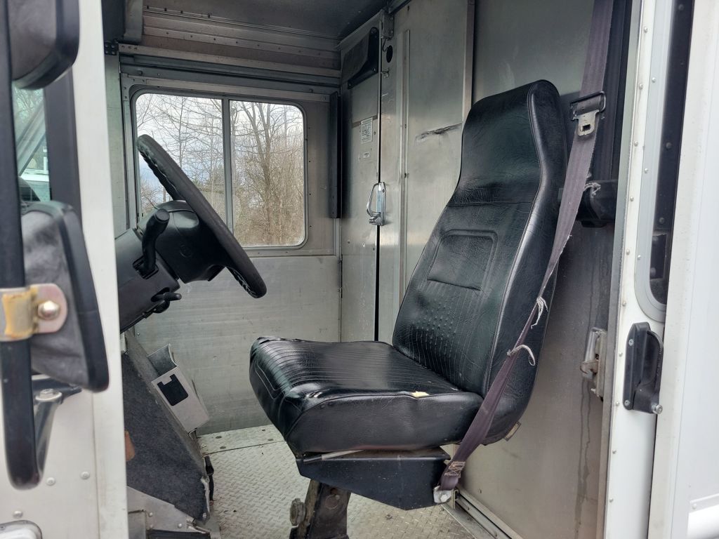 Used 2012 Ford E-350 - photo 19