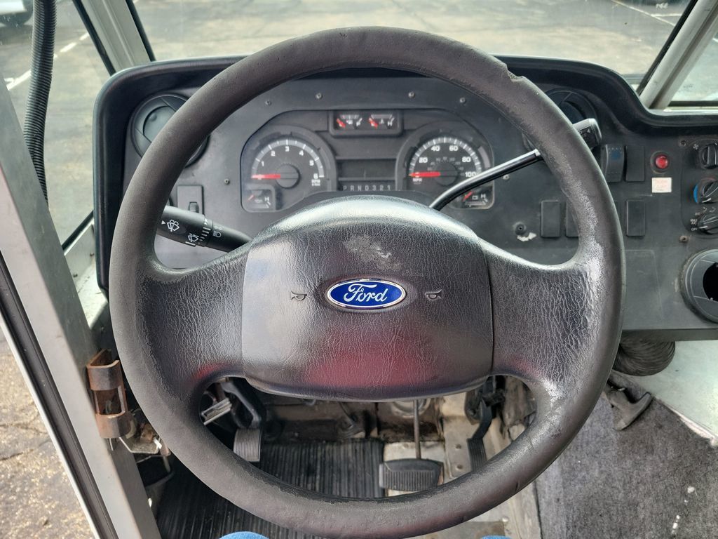 Used 2012 Ford E-350 - photo 20