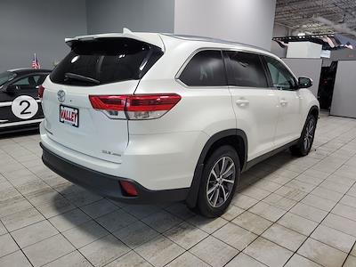Used 2019 Toyota Highlander XLE for sale #DJ25262A - photo 2