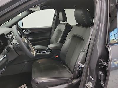 Used 2025 Jeep Grand Cherokee - photo 1