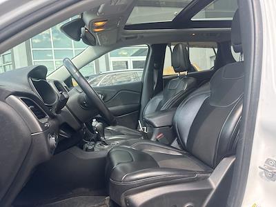 Used 2019 Jeep Cherokee - photo 2