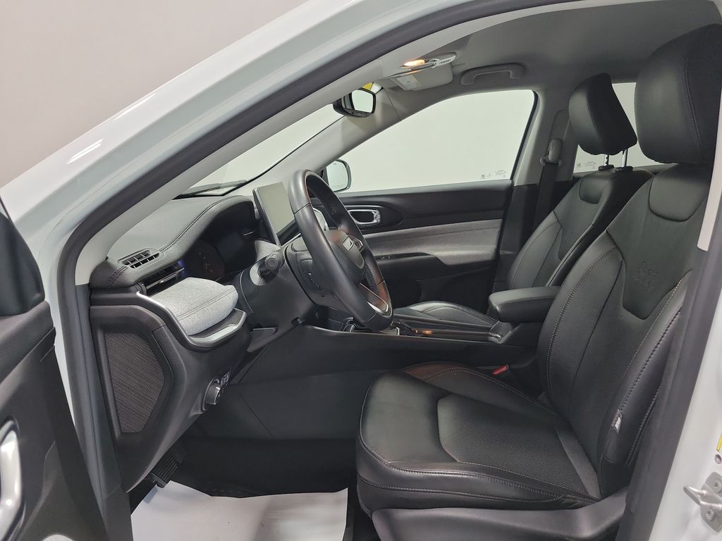 Used 2022 Jeep Compass - photo 2