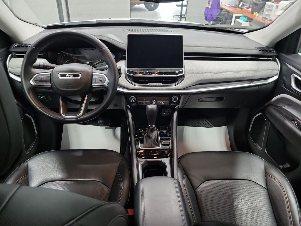 Used 2022 Jeep Compass - photo 3