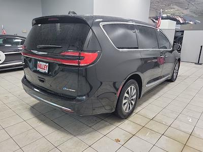 Used 2023 Chrysler Pacifica Limited Minivan for sale #X23638A - photo 2