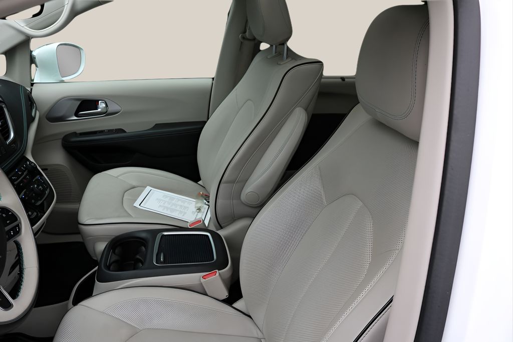 Used 2018 Chrysler Pacifica - photo 15