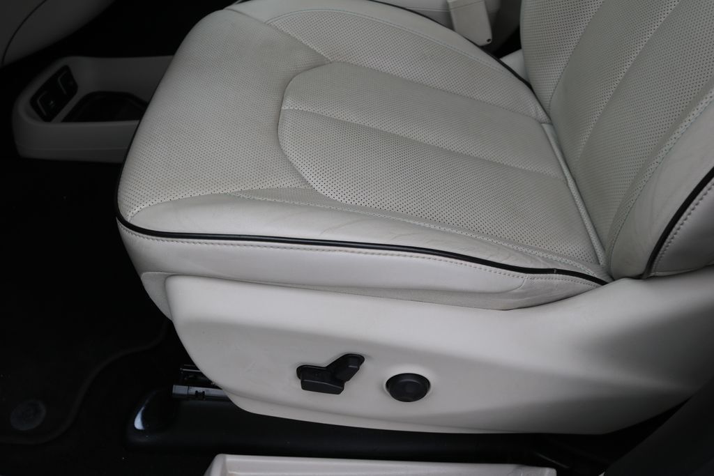 Used 2018 Chrysler Pacifica - photo 16