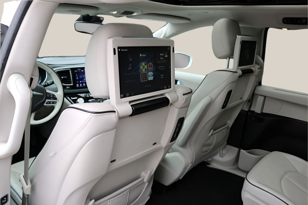 Used 2018 Chrysler Pacifica - photo 18
