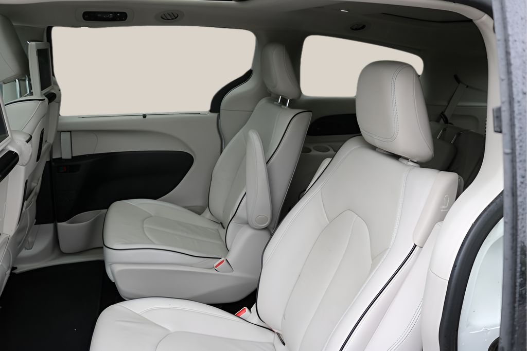 Used 2018 Chrysler Pacifica - photo 19