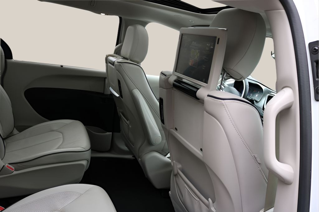 Used 2018 Chrysler Pacifica - photo 22