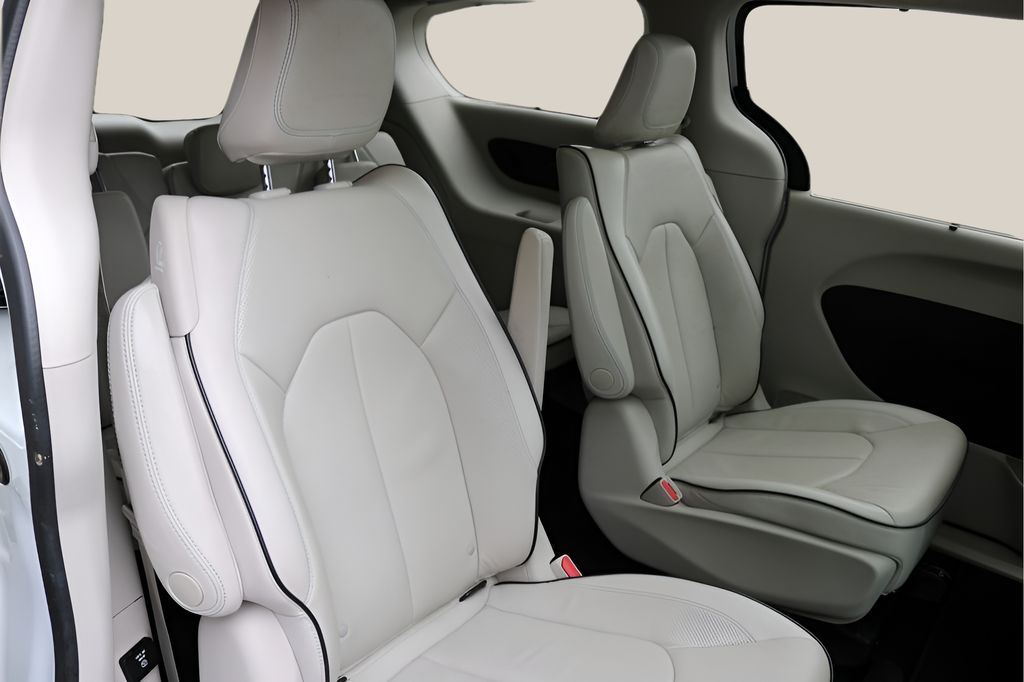 Used 2018 Chrysler Pacifica - photo 23
