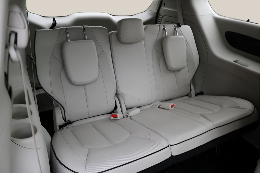 Used 2018 Chrysler Pacifica - photo 24