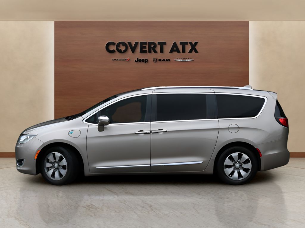 Used 2018 Chrysler Pacifica - photo 2