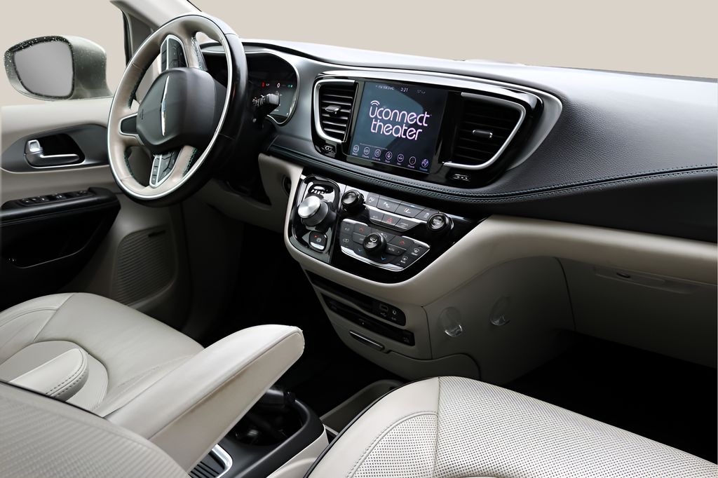 Used 2018 Chrysler Pacifica - photo 24