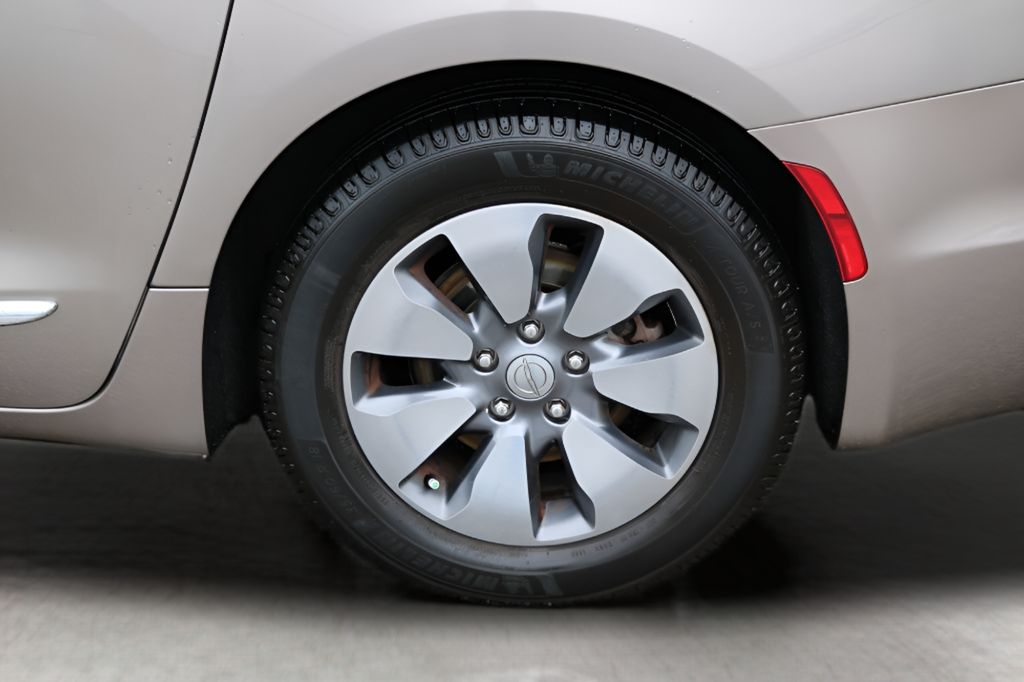 Used 2018 Chrysler Pacifica - photo 11