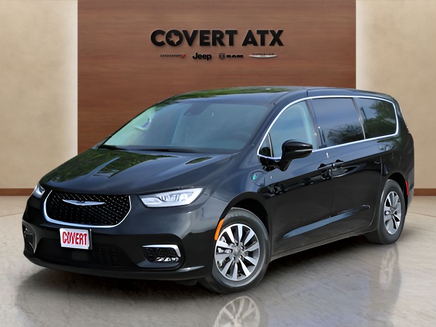 Used 2024 Chrysler Pacifica - photo 1