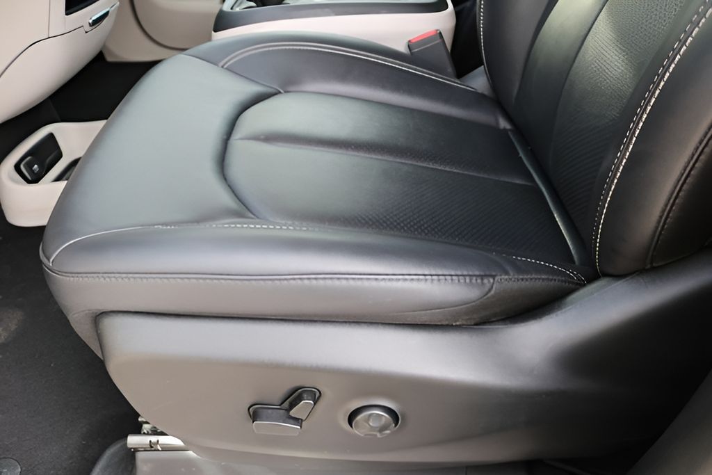 Used 2024 Chrysler Pacifica - photo 14