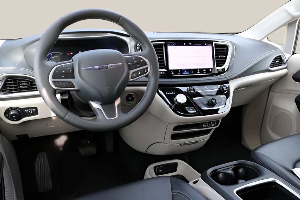 Used 2024 Chrysler Pacifica - photo 15