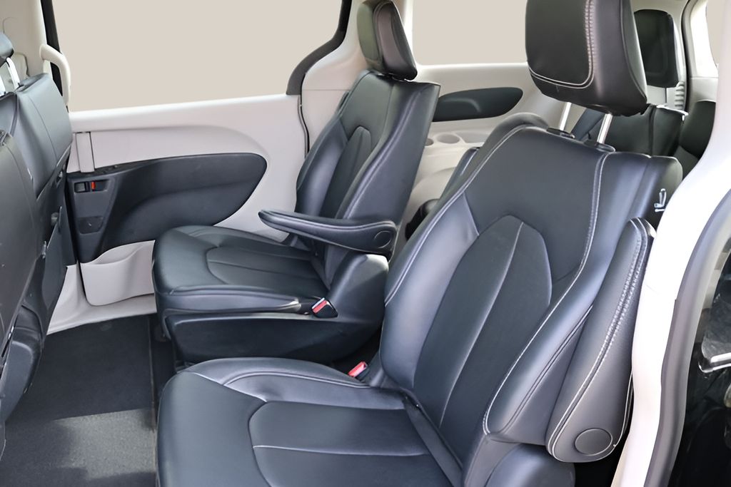 Used 2024 Chrysler Pacifica - photo 16