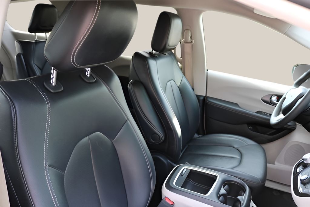 Used 2024 Chrysler Pacifica - photo 22