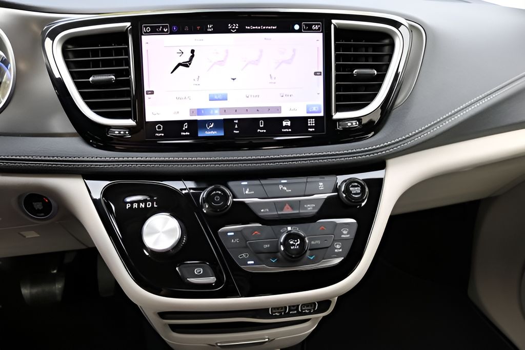 Used 2024 Chrysler Pacifica - photo 24