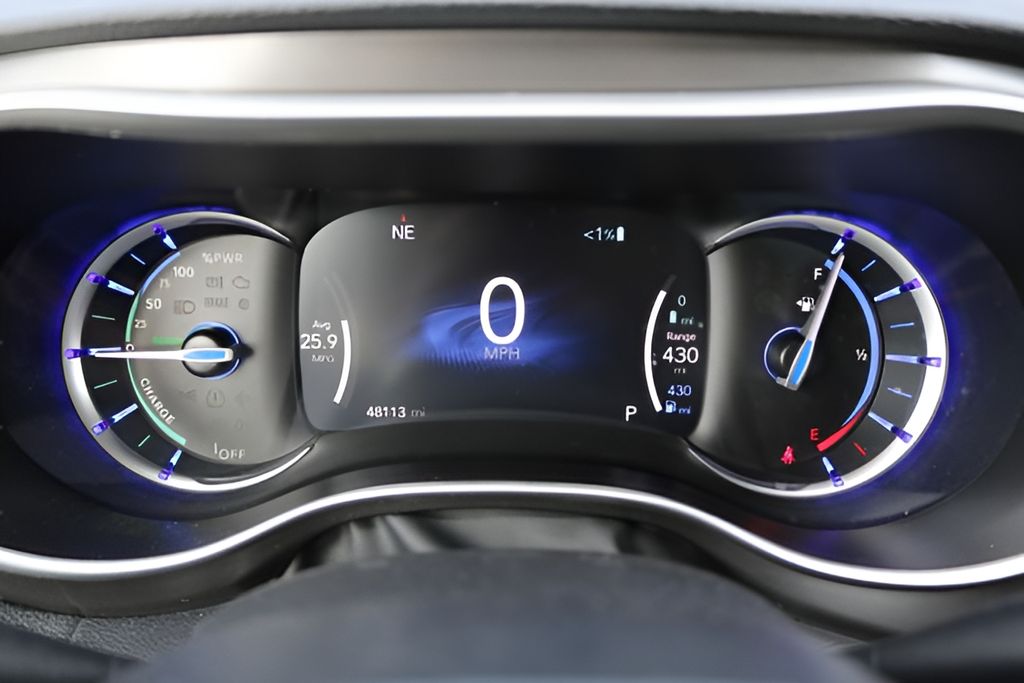 Used 2024 Chrysler Pacifica - photo 28