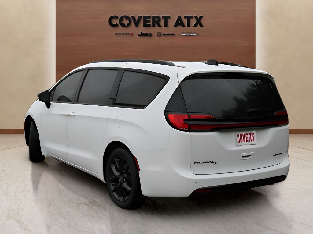 Used 2025 Chrysler Pacifica - photo 5