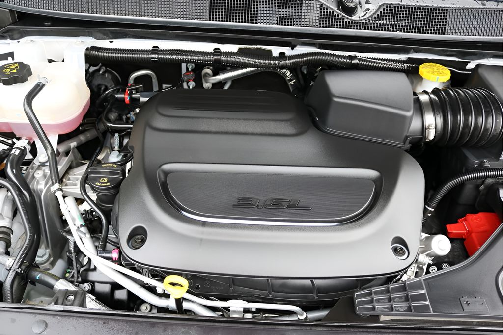 Used 2025 Chrysler Pacifica - photo 11