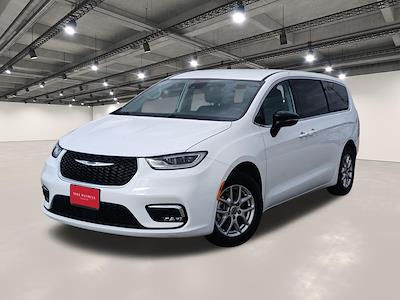 Used 2024 Chrysler Pacifica - photo 1